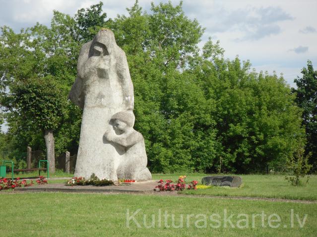 Piemineklis komunistiskā terora upuru piemiņai "Sērojošā māte"	